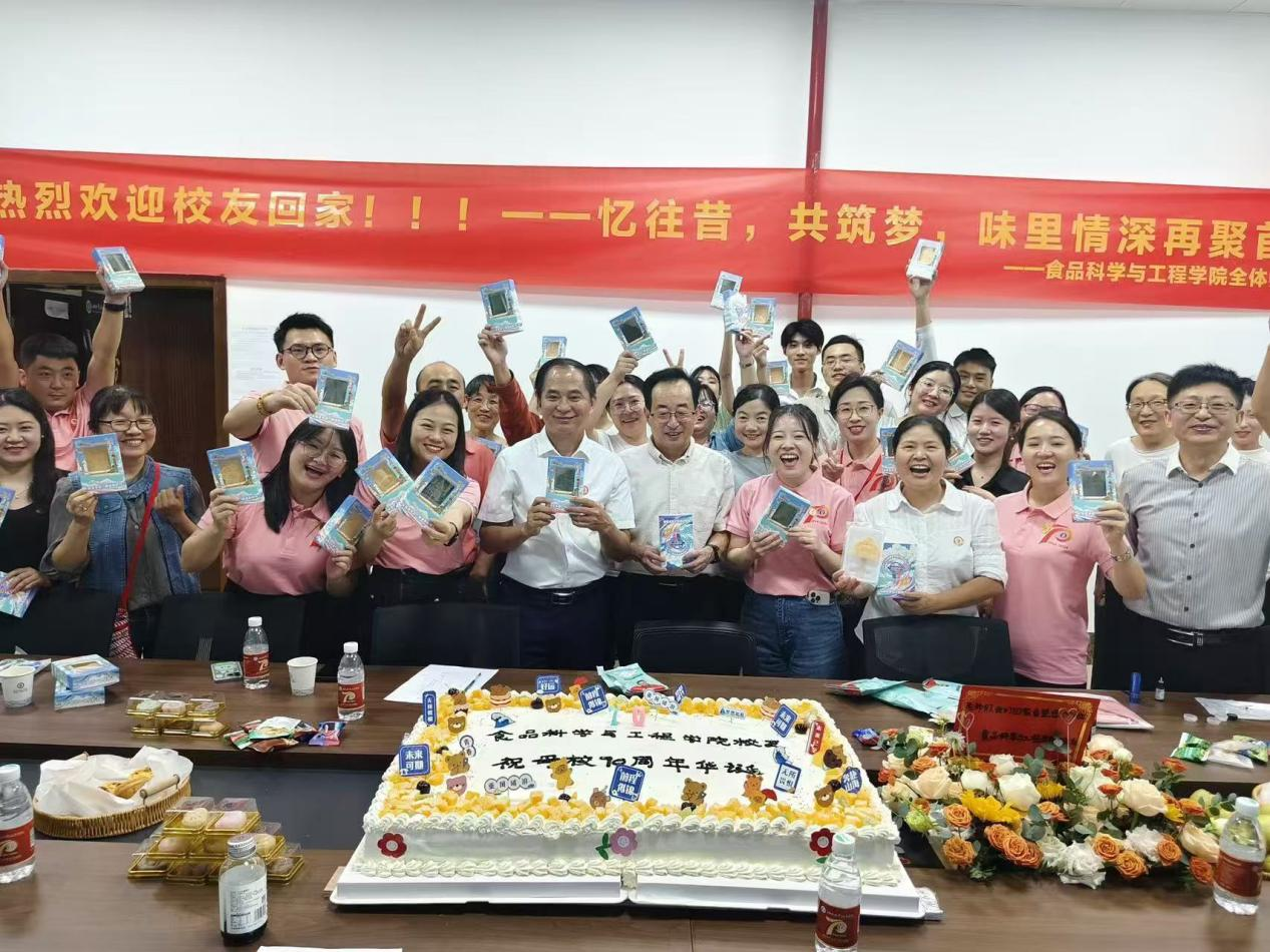 今年会jinnianhui金字招牌热烈欢迎校友回家！忆往昔，共同筑梦